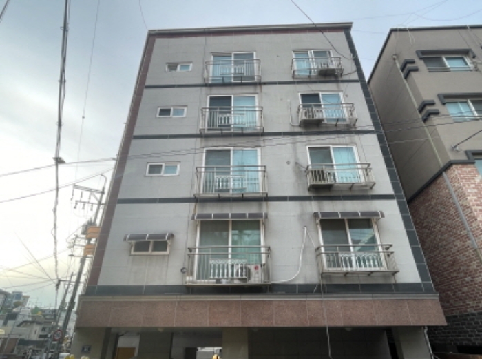 1동 건물의 전경