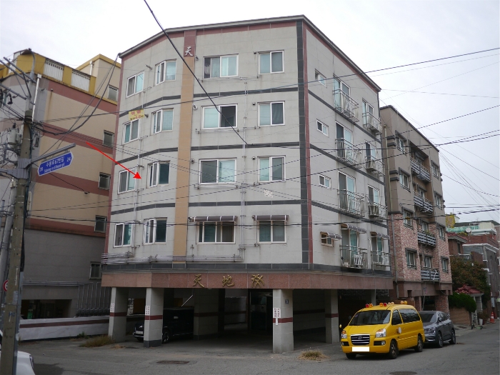 본건(천지빌라 3층 302호) 전경(남동측에서 촬영)