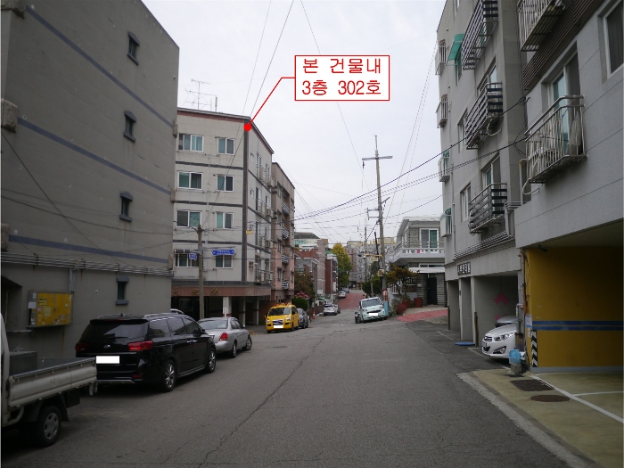 본건 및 주위환경(동측 도로변 모습)