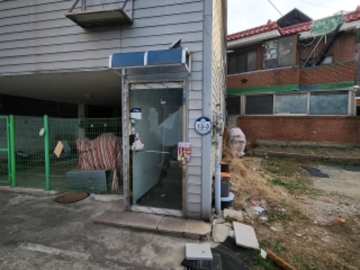 출입문 및 안내장