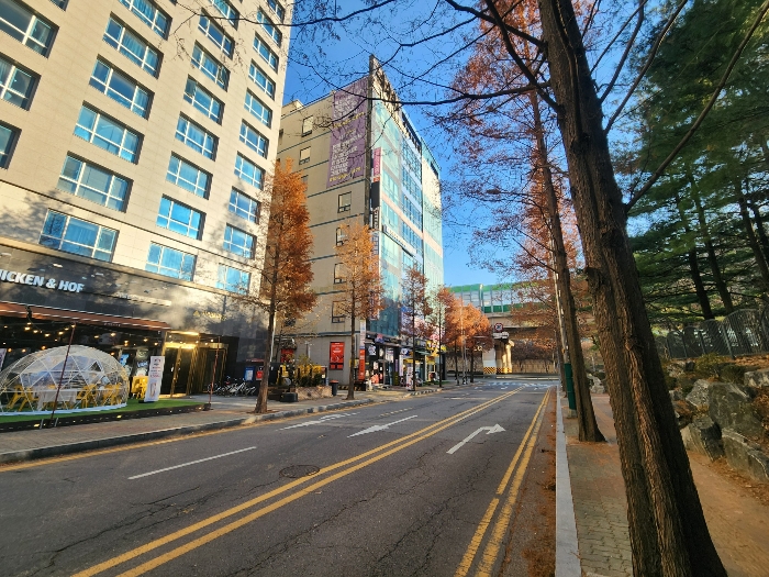 주위환경(본건 서측에서 남서측방면 촬영)