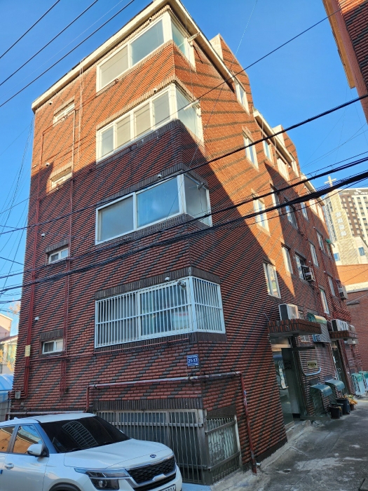 남동측에서 촬영