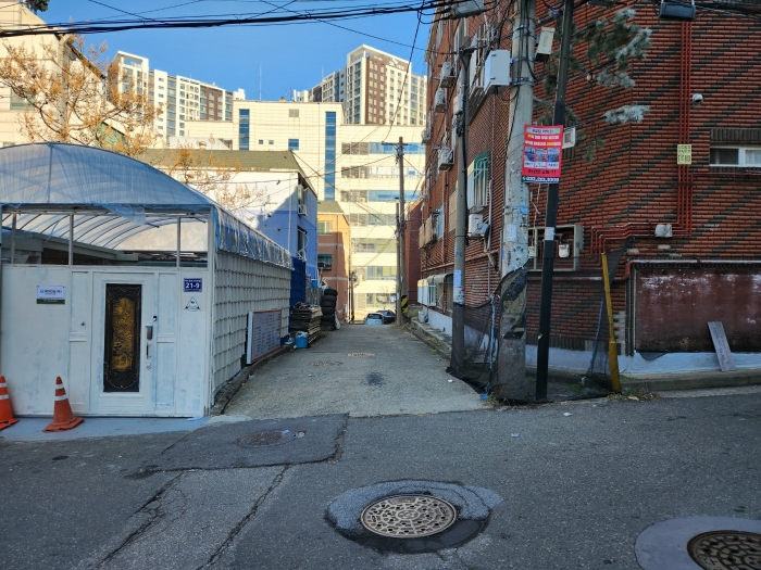 서측 도로변 전경