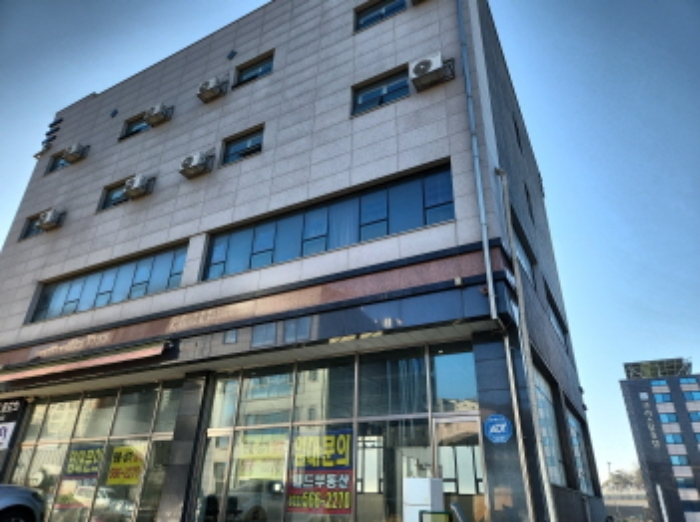 건물 전경