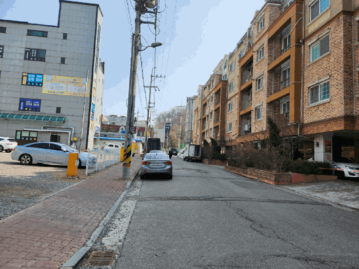 북동측 도로변 전경
