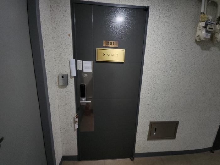 출입문 및 안내장