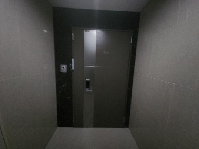 출입문 및 안내장