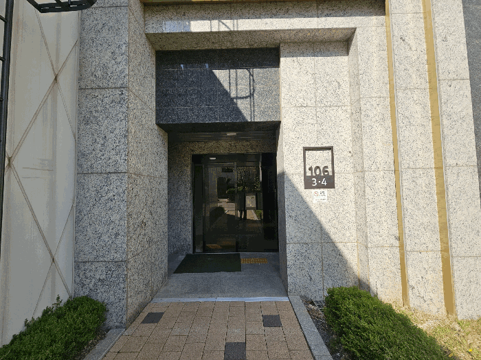 G층 공동 출입구