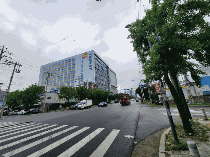 본건 남동측에서 촬영