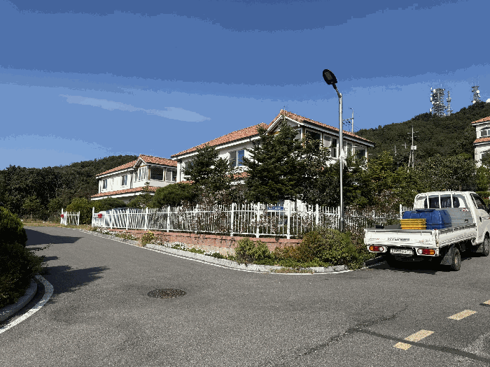 본건 기호 1 토지, 기호 2 건물 전경