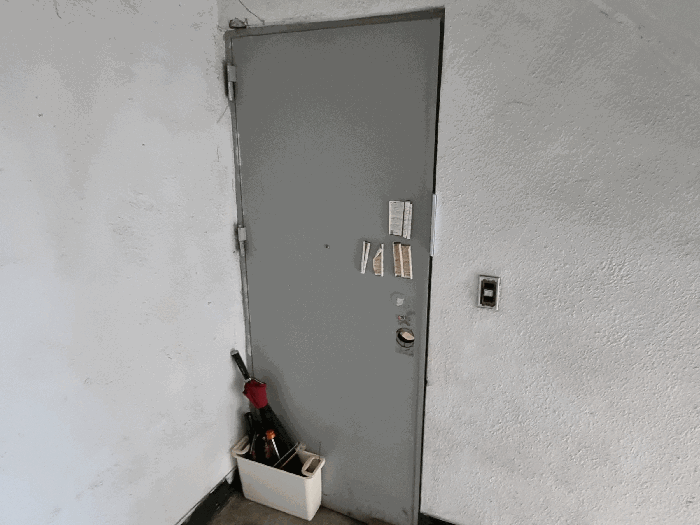 기호(34) 출입문