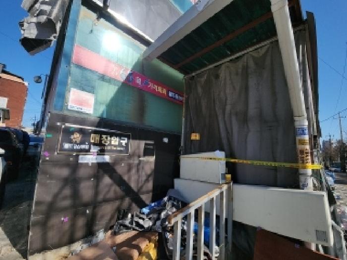 출입구 및 안내장