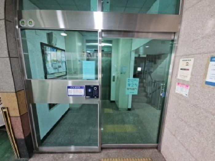 공동출입문