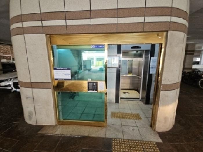 공동출입문