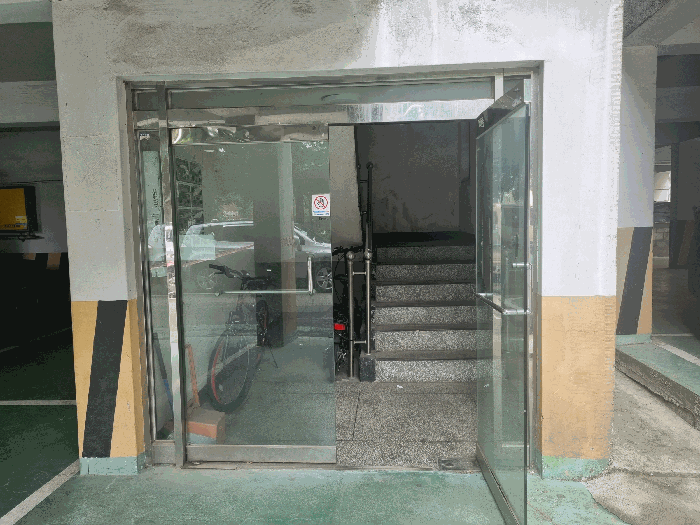본건 1층 출입구