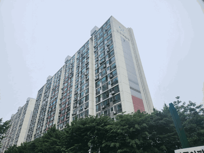 남동측에서 촬영