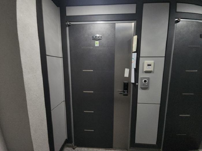 출입문 및 안내장