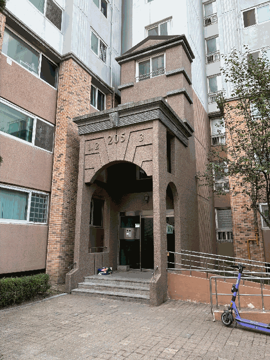 본건 1층 출입구