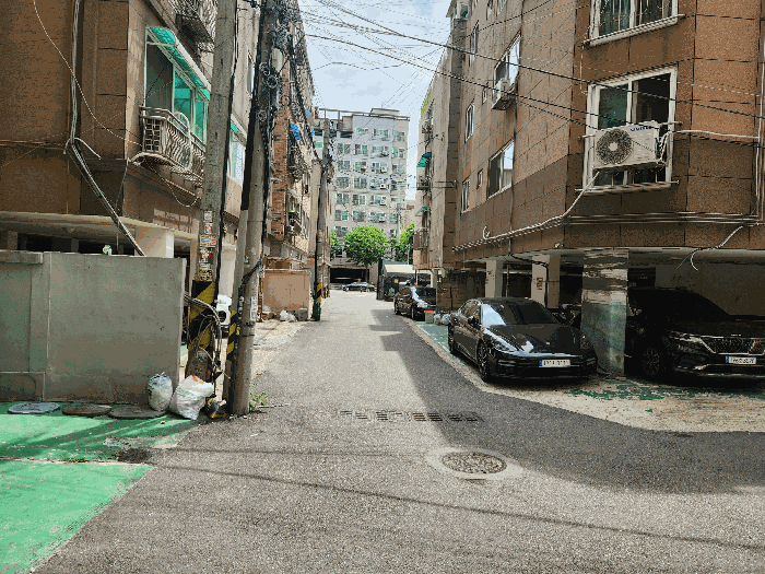 남측 진입로변 전경