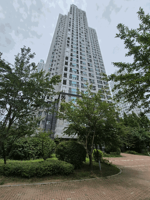 남동측에서 본 전경