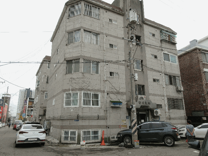 < 본건사진 >