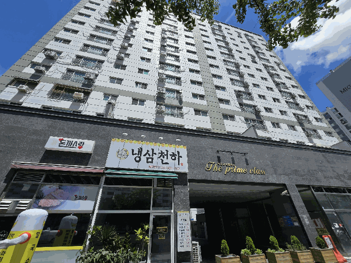 본건 소재 건물 전경