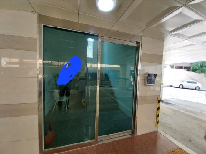 공동 현관문