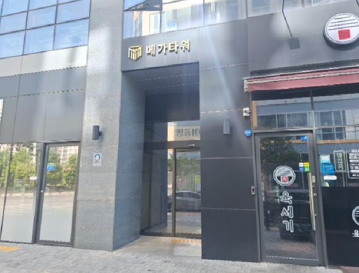 건물 출입구