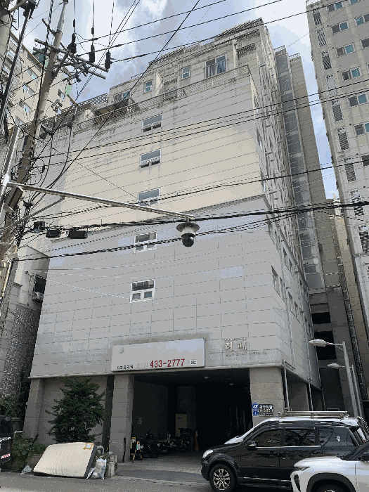 대상물건 소재 건물 전경