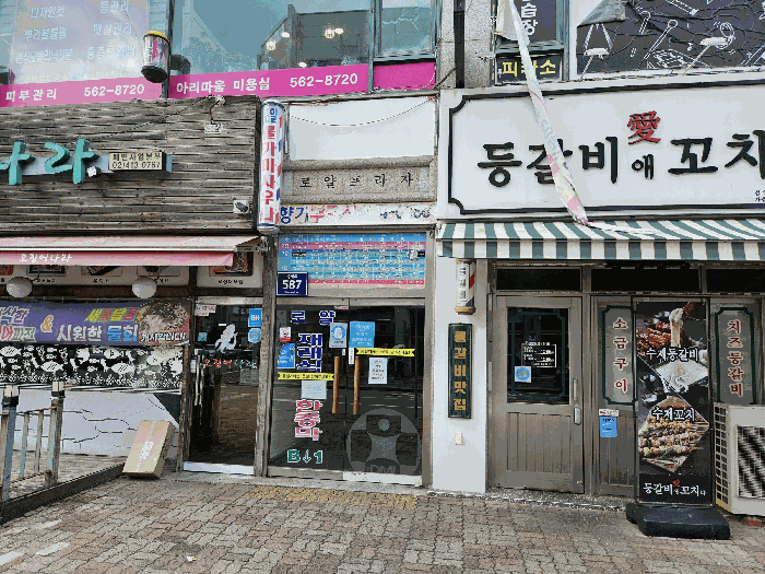 본건 출입구