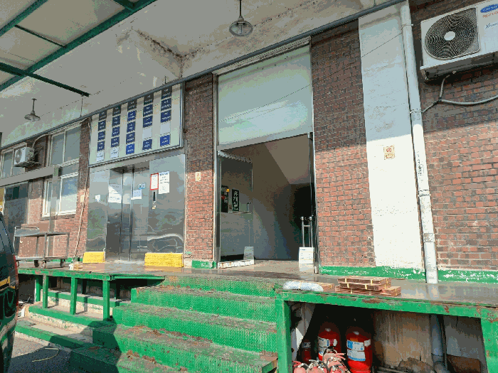본건 공동출입구 전경