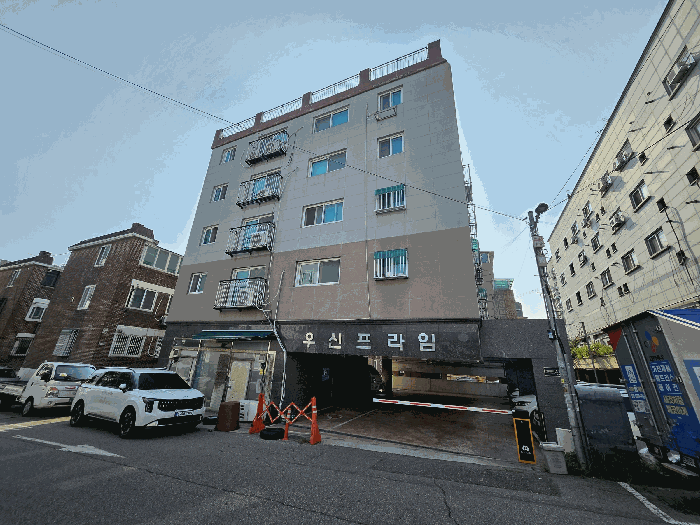 본건이 속한 건물의 전경