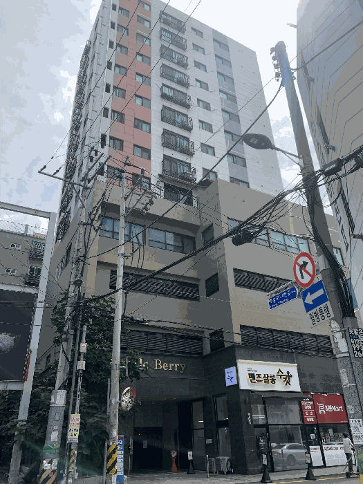 대상물건 소재 건물 전경