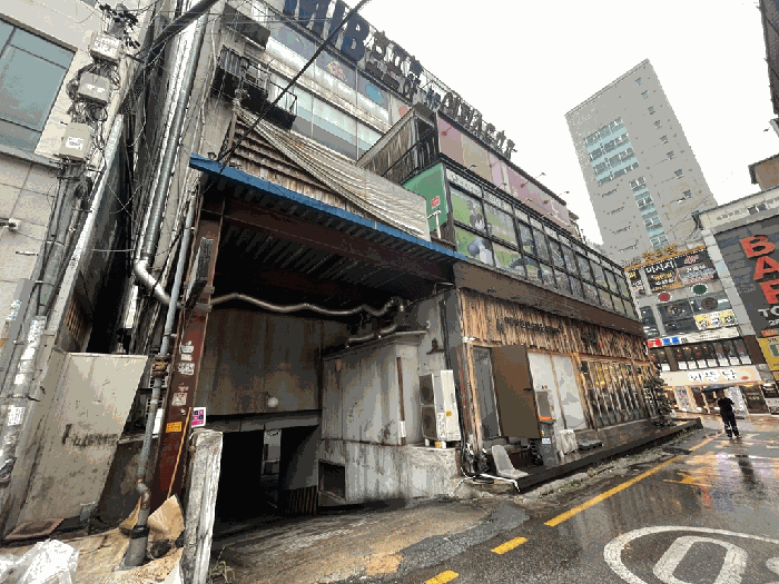 지하 주차장 입구