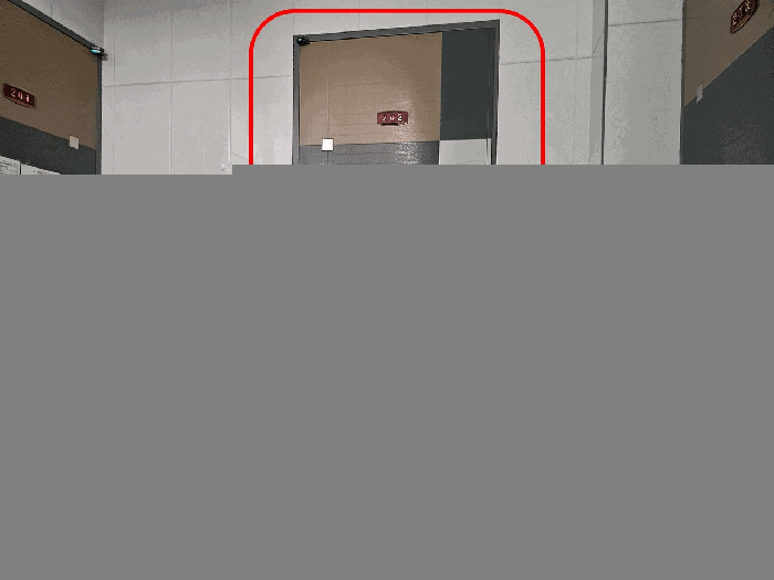 본건 출입문