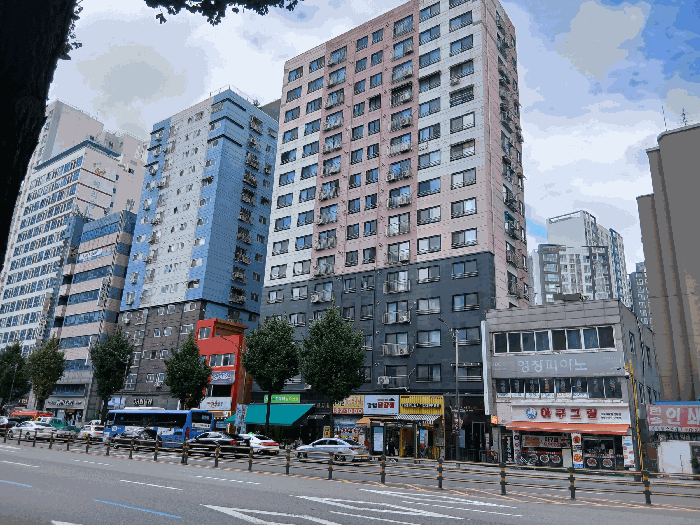 본건이 속한 건물전경