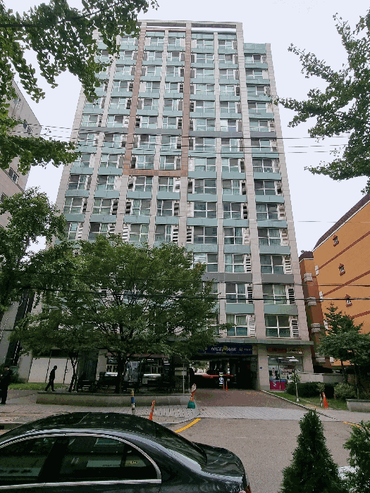 본건 소재 건물 전경