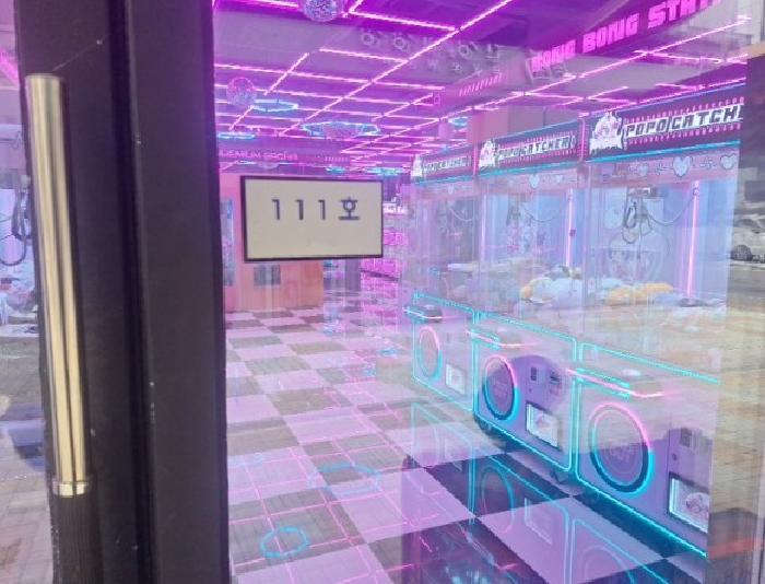 출입구 및 내부