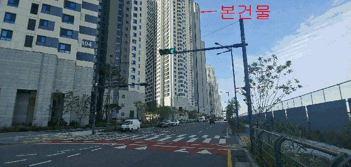단지 북측 접면도로 및 주위환경
