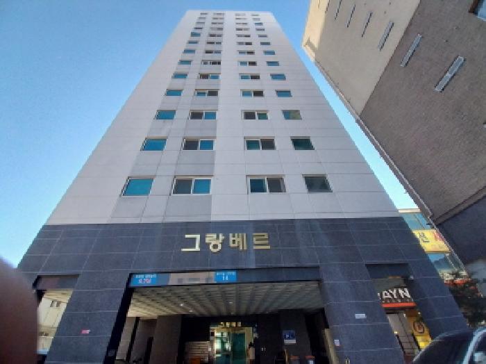 건물 전경
