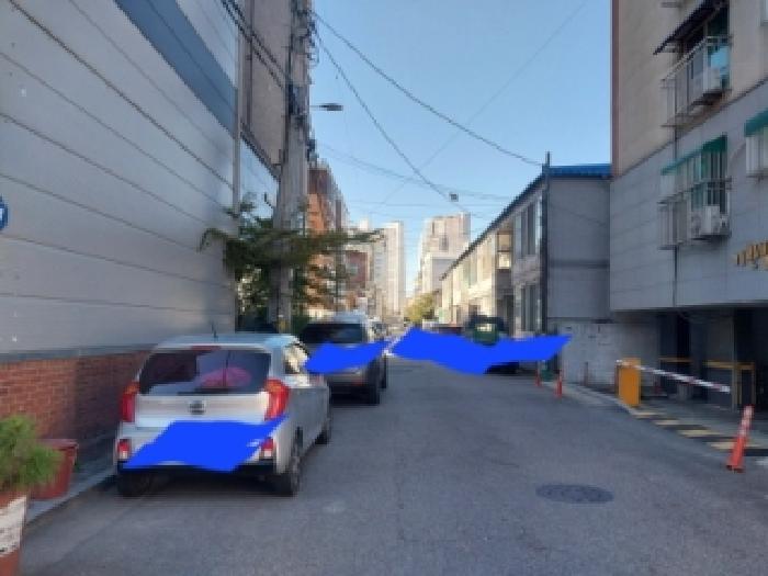 건물 앞 도로