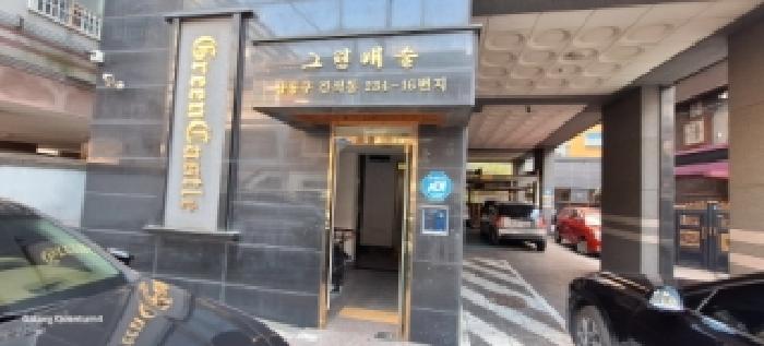 1동 건물 출입구