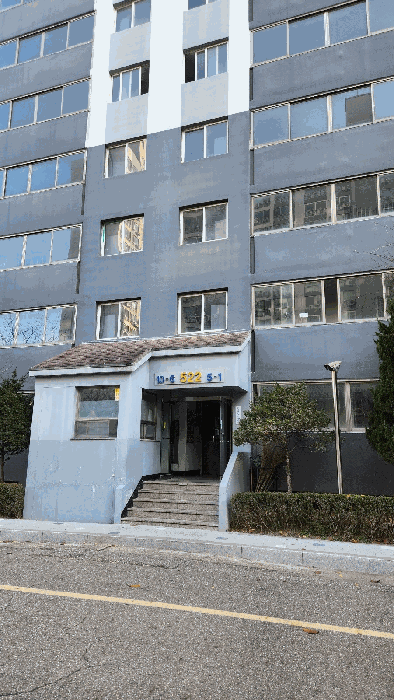 본건출입구