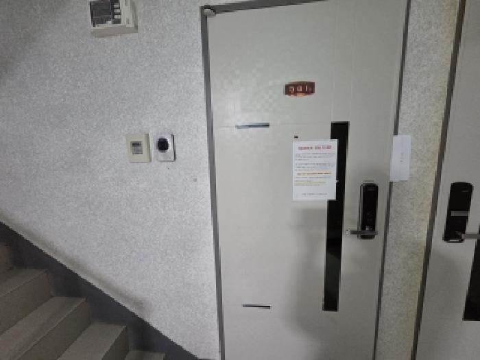 호실출입문