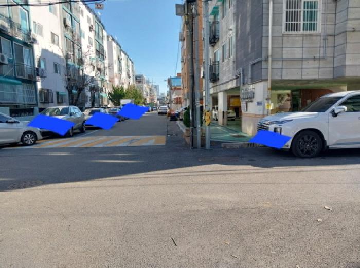 건물 앞 도로