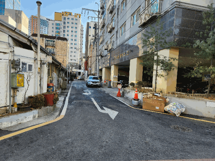 북측 도로변 전경