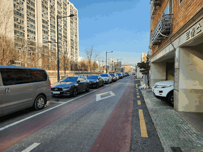서측 도로변 전경