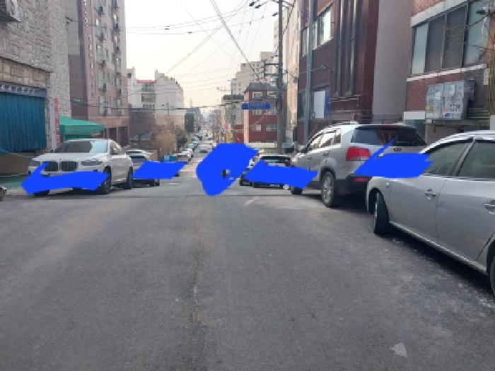 건물 앞 도로