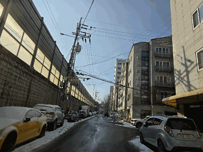 남동측 도로 전경