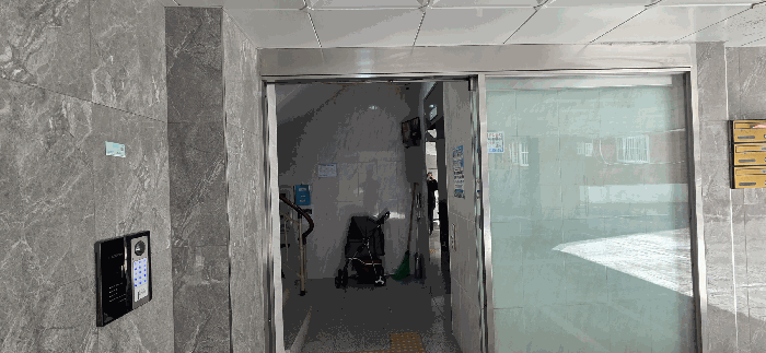 동 출입구